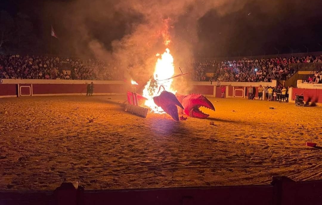 Quema de la falla del Festival del Cangrejo
